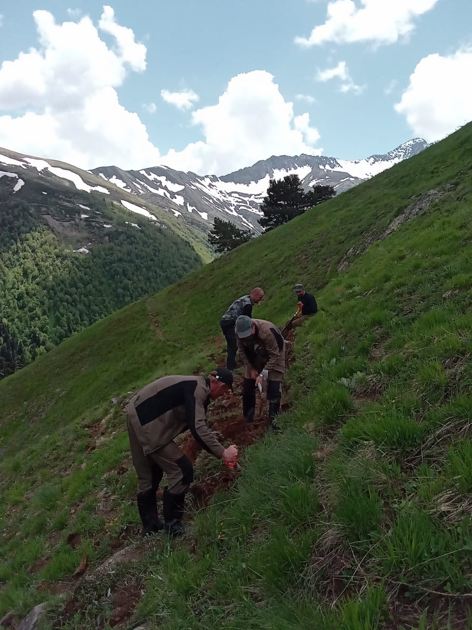 кавказский государственный биосферный заповедник. инспекторы кавказского заповедника. охрана кавказского заповедника. охрана кавказского заповедника. маршруты кавказского биосферного заповедника.