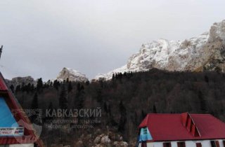 Гору и приют Фишт замело снегом