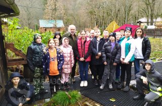 Школьники Адлерской гимназии №5 провели волонтерский выходной в Кавказском заповеднике