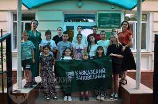 Воспитанники детского объединения «Юннаты» из города Кореновска с экскурсией посетили научный отдел Кавказского заповедника и познакомились с исследованиями ученых в Заповеднике.