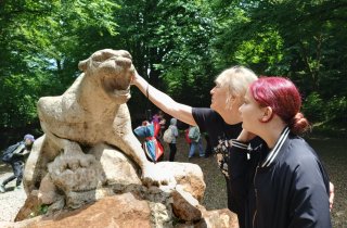 В эколого-информационном центре «Гузерипль» для читателей Адыгейской республиканской специальной библиотеки для слепых была организована тифлоэкскурсия «От царской охоты до объекта ЮНЕСКО».