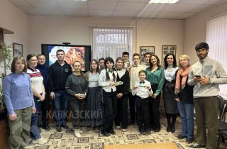 Старший научный сотрудник Кавказского заповедника Александр Перевозов провел встречу-семинар. На этот раз темой лекции от орнитолога стали хищные птицы и птицы-некрофаги нашего региона.