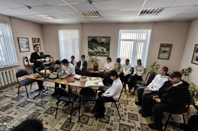 Совместное мероприятие Кавказского заповедника с Адыгейской республиканской юношеской библиотекой  приуроченное ко Дню российской науки прошло в городе Майкопе.