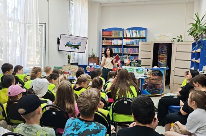  Совместное эколого-просветительское мероприятие «Экология предмет: интересно или нет» прошло с Адыгейской республиканской юношеской библиотекой для летних школьных лагерей Майкопской гимназии №5 имени Е. Л. Шварц и Средней школы № 2 имени В. В. Лемеша города Майкопа.