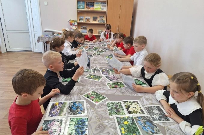 Совместное эколого-просветительское мероприятие «Первоцветы: что мы о них знаем, зачем сохраняем» прошло для ребят из детского  объединения «Юннаты» МАУ ДО Дома художественного творчества МО Кореновский район.