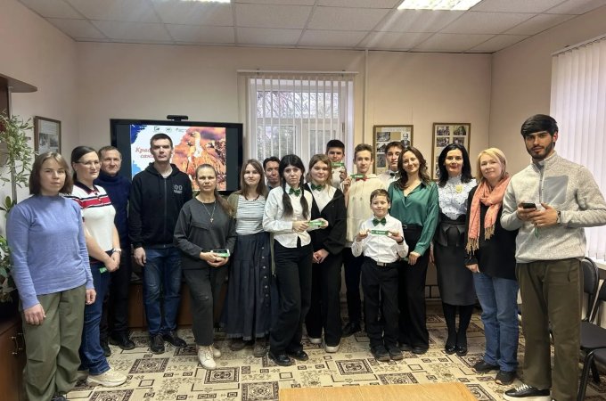 Старший научный сотрудник Кавказского заповедника Александр Перевозов провел встречу-семинар. На этот раз темой лекции от орнитолога стали хищные птицы и птицы-некрофаги нашего региона.