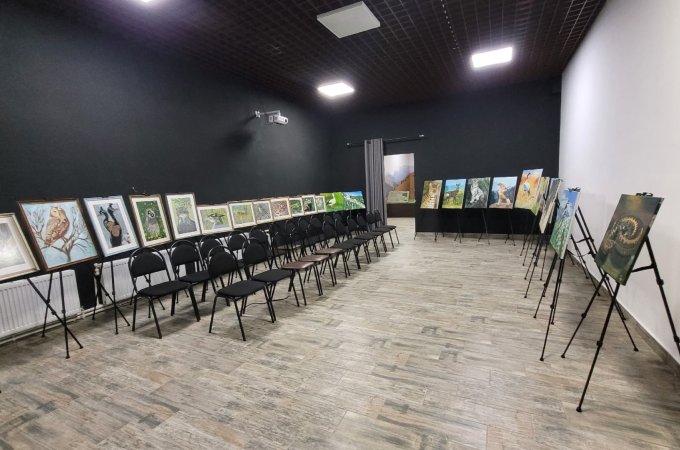 В зале Музее Природы в Гузерипле открыта выставка «Творчество без границ. Красная книга Кубани глазами особенных художников».